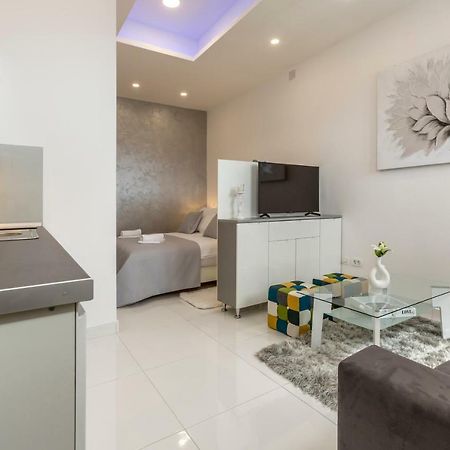 Studio Apartments Twins สปลิท ภายนอก รูปภาพ