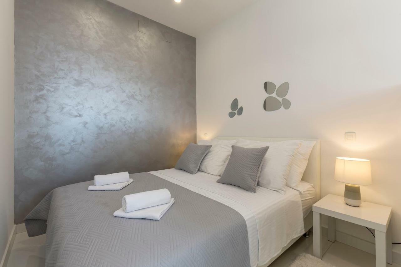 Studio Apartments Twins สปลิท ภายนอก รูปภาพ