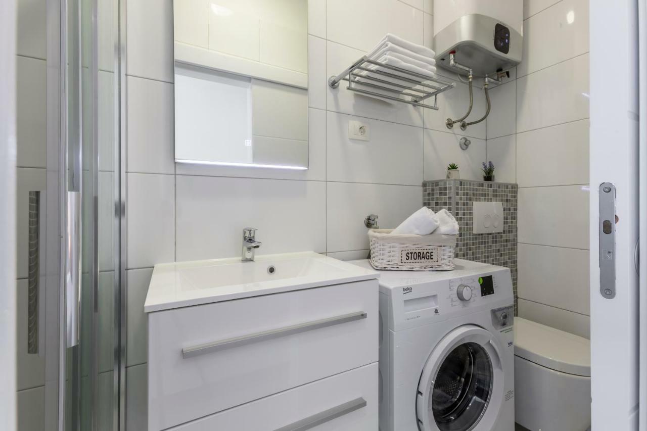 Studio Apartments Twins สปลิท ภายนอก รูปภาพ