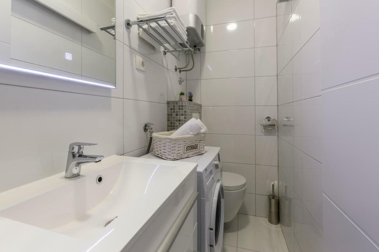 Studio Apartments Twins สปลิท ภายนอก รูปภาพ
