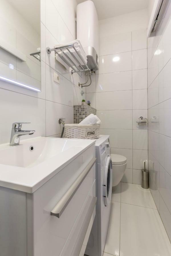 Studio Apartments Twins สปลิท ภายนอก รูปภาพ