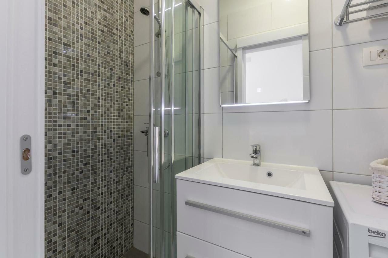 Studio Apartments Twins สปลิท ภายนอก รูปภาพ