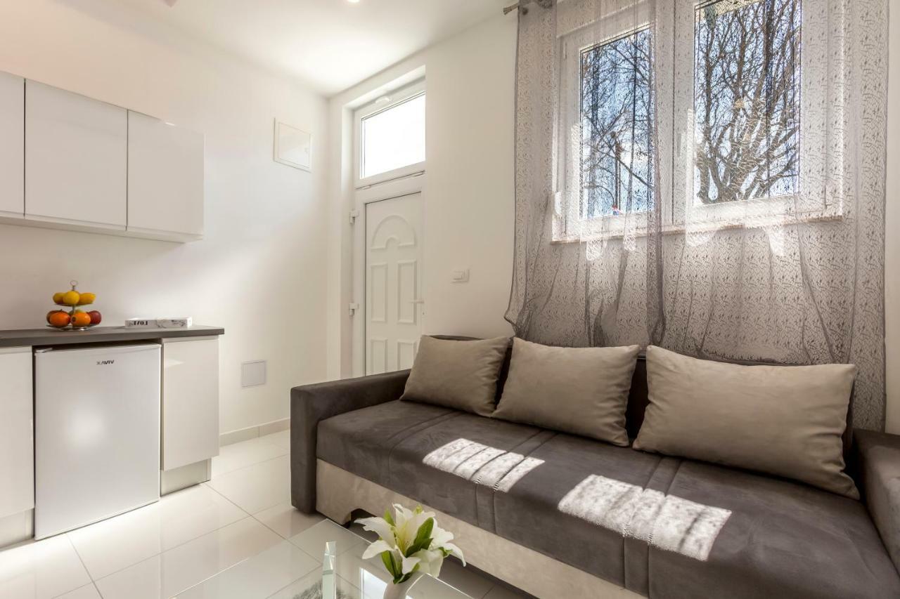 Studio Apartments Twins สปลิท ภายนอก รูปภาพ