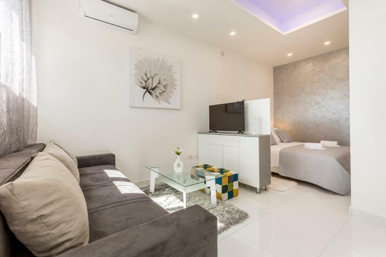 Studio Apartments Twins สปลิท ภายนอก รูปภาพ