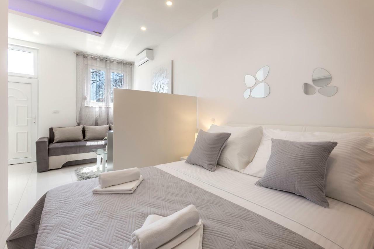 Studio Apartments Twins สปลิท ภายนอก รูปภาพ