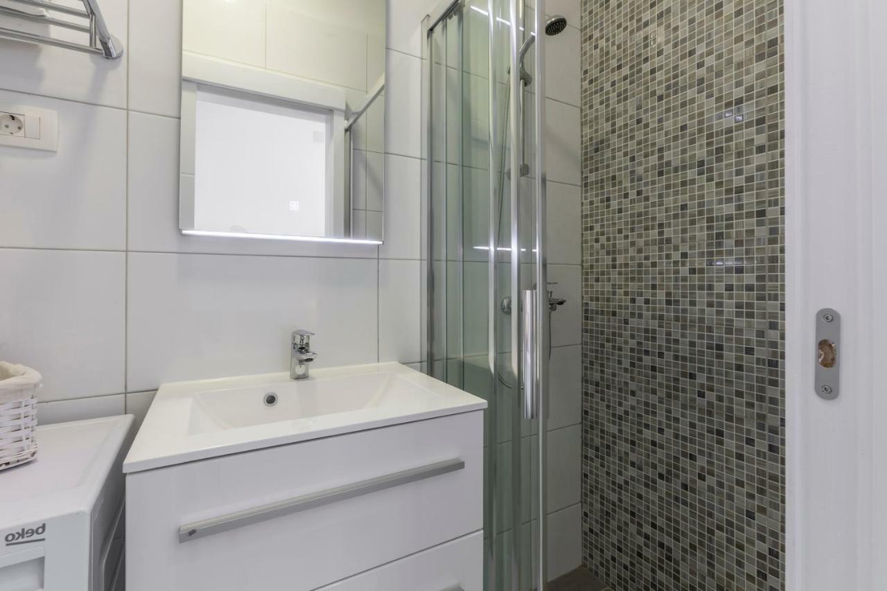 Studio Apartments Twins สปลิท ภายนอก รูปภาพ