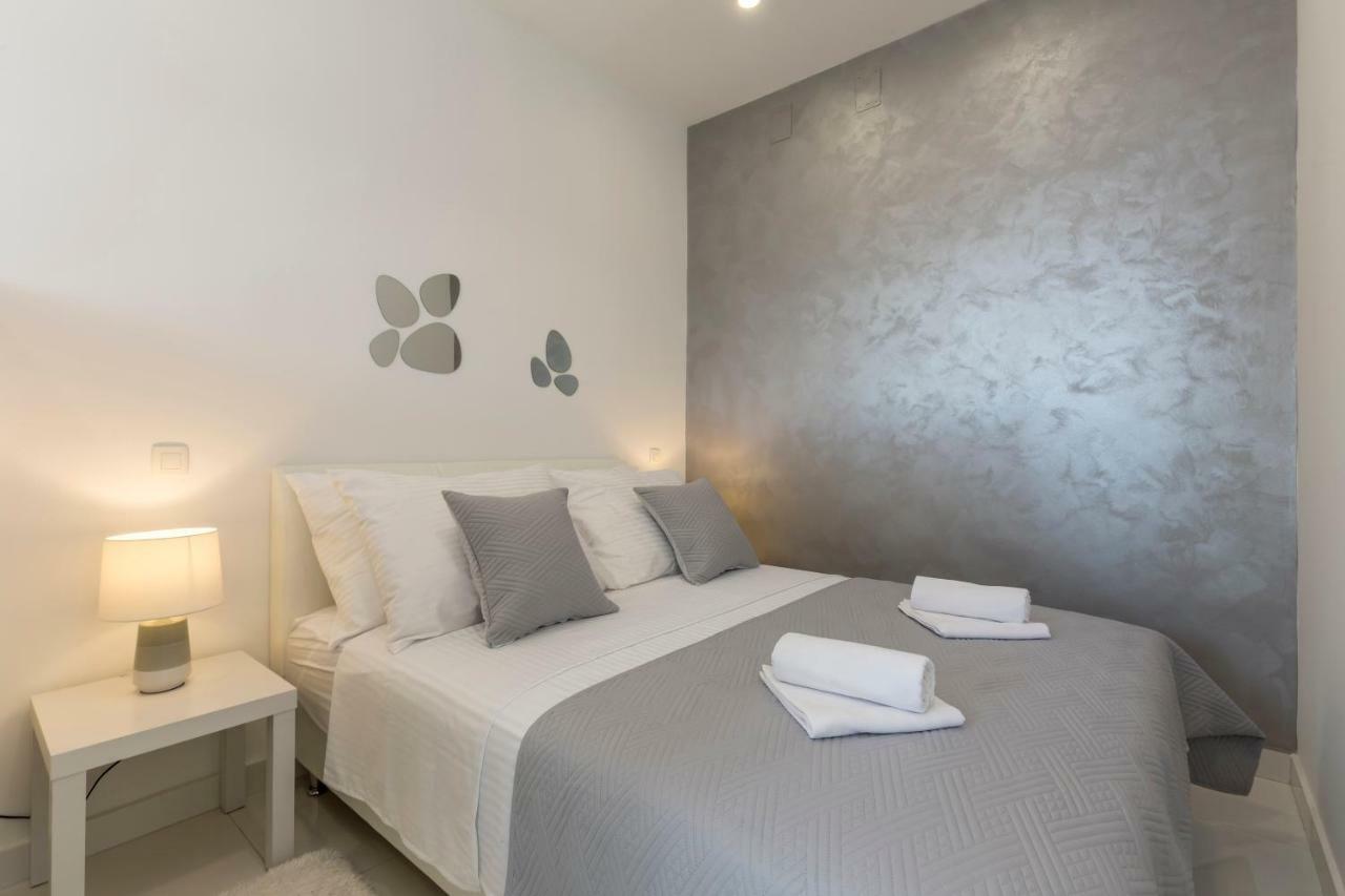 Studio Apartments Twins สปลิท ภายนอก รูปภาพ