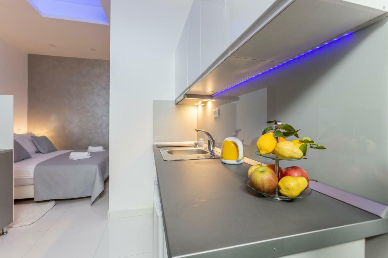 Studio Apartments Twins สปลิท ภายนอก รูปภาพ