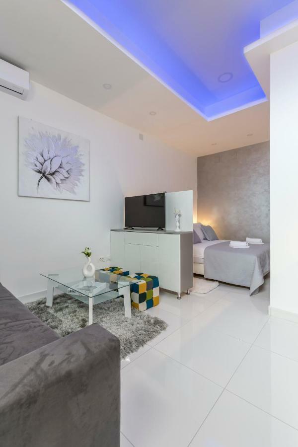 Studio Apartments Twins สปลิท ภายนอก รูปภาพ