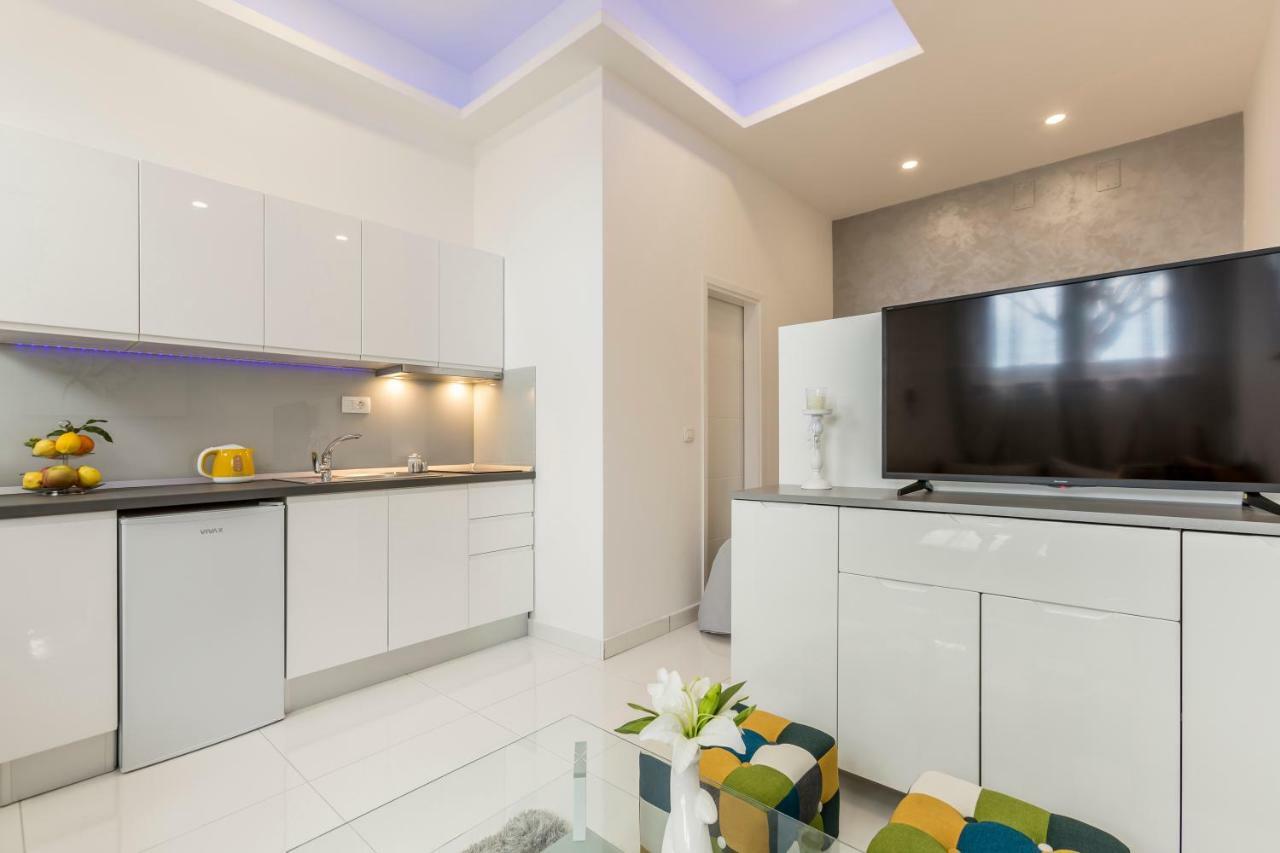 Studio Apartments Twins สปลิท ภายนอก รูปภาพ