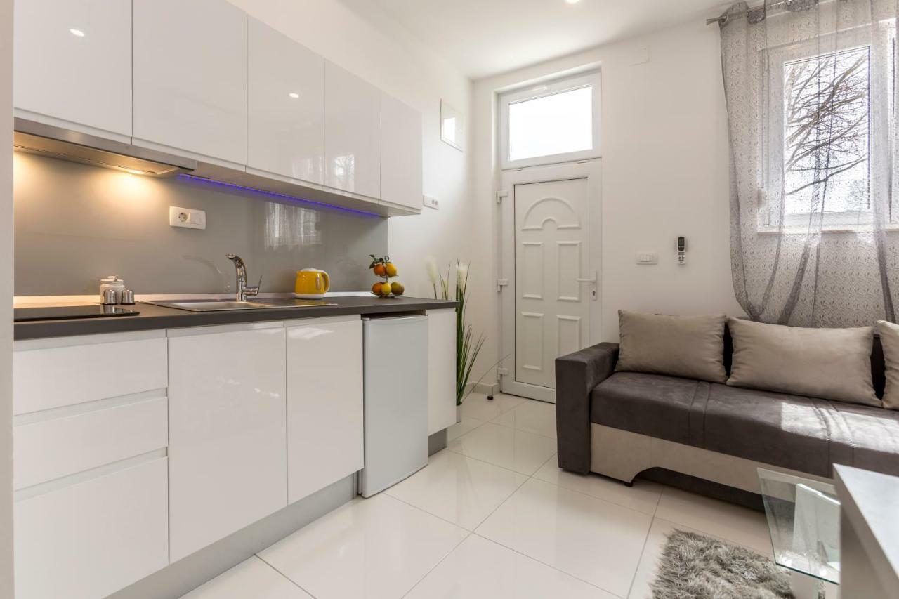 Studio Apartments Twins สปลิท ภายนอก รูปภาพ